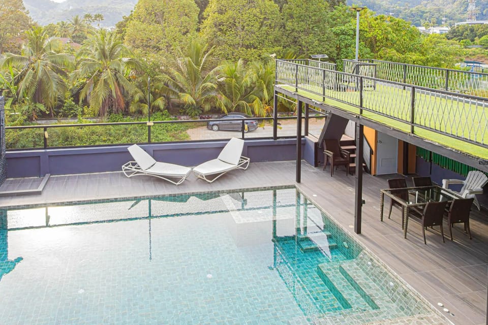 Spring, Day, Natural landscape, View (from property/room), Balcony/Terrace, Pool view, Swimming pool, sunbed