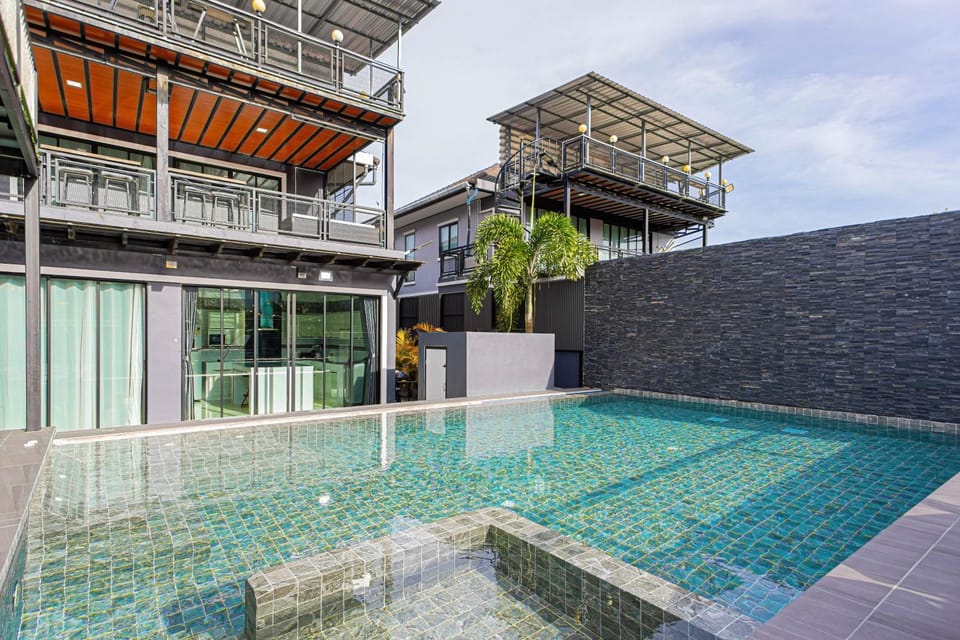 Property building, Day, Pool view, Swimming pool