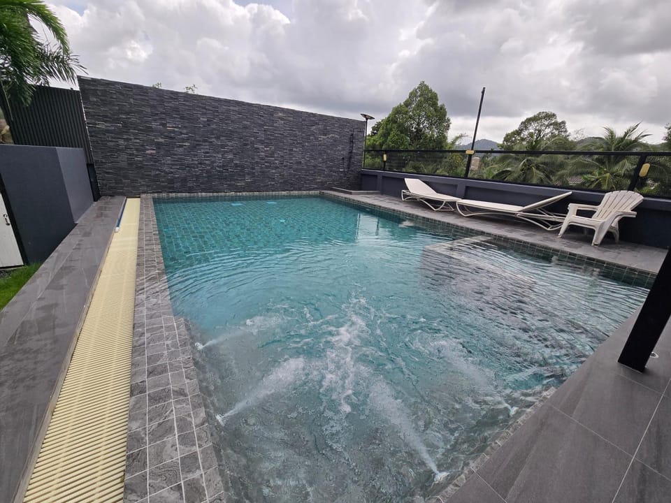 Day, Natural landscape, Pool view, Swimming pool, sunbed