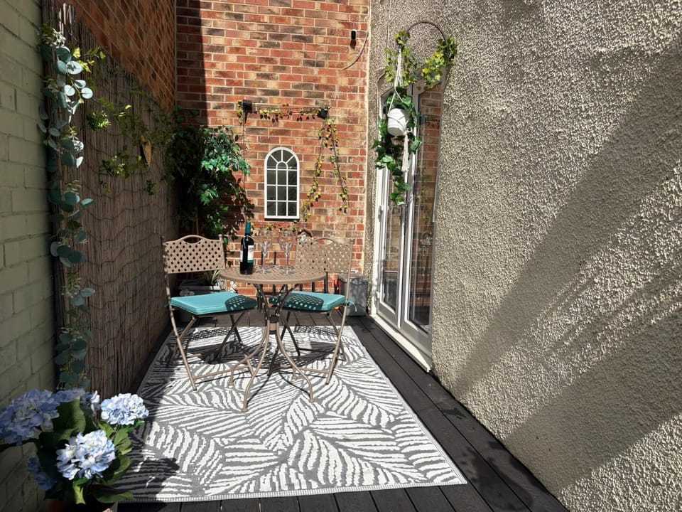 Garden, Seating area, Garden view