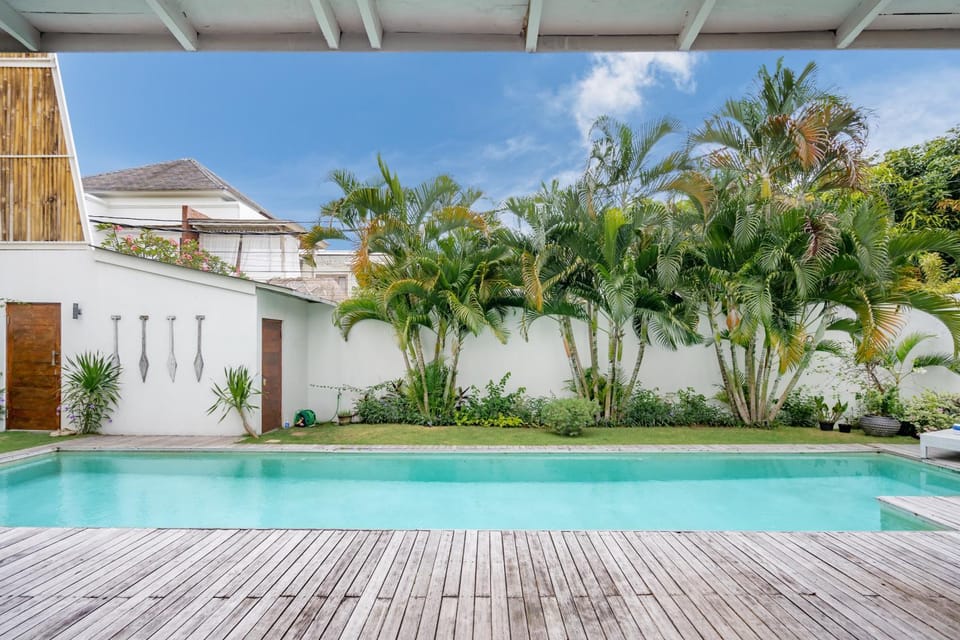 Villa Ughy By DreamAwayBali - 5min to Finn's Villa in North Kuta