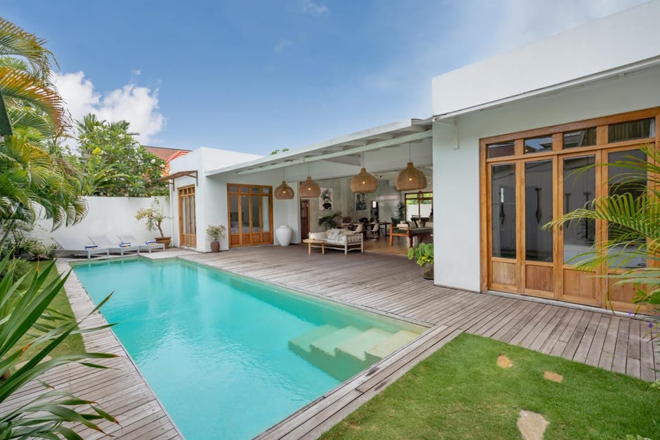 Villa Ughy By DreamAwayBali - 5min to Finn's Villa in North Kuta