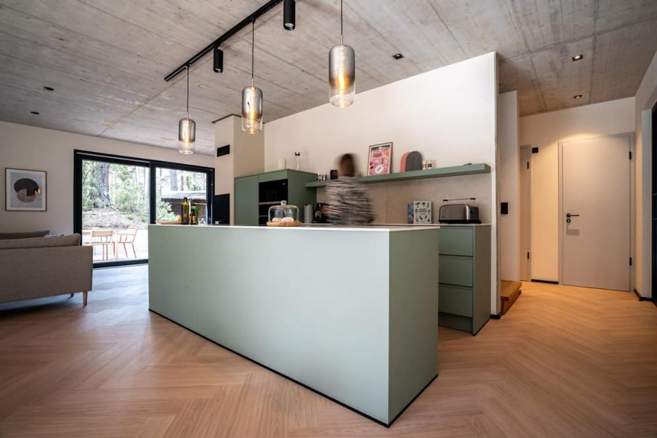 Coffee/tea facilities, dishwasher, microwave, stove, toaster, kitchen