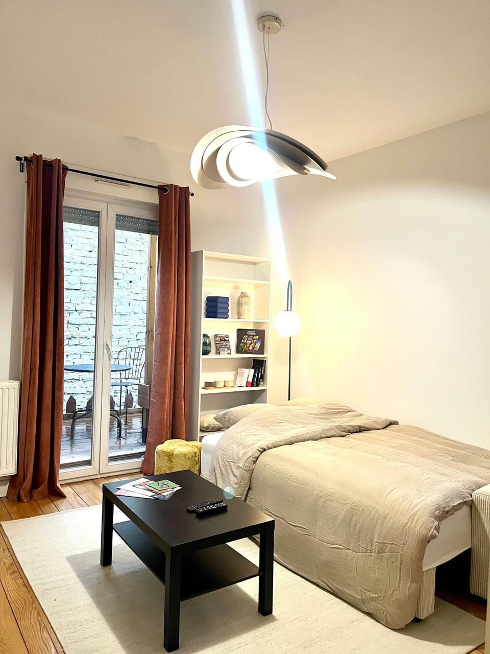 Bed, Living room