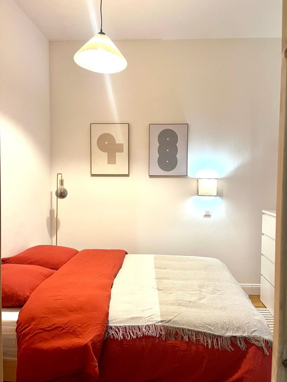 Bed, Photo of the whole room, Bedroom