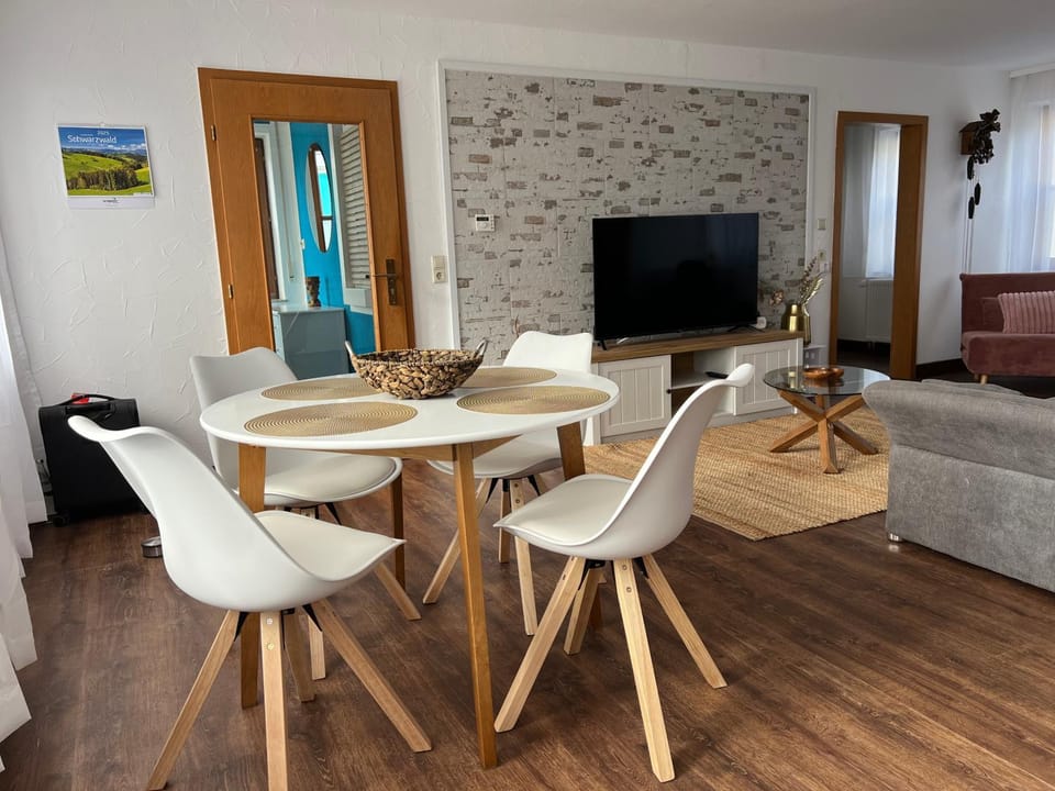 Seating area, Dining area