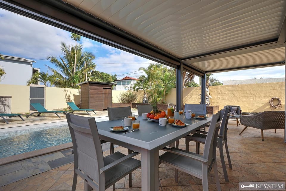 Patio, Dining area, Swimming pool