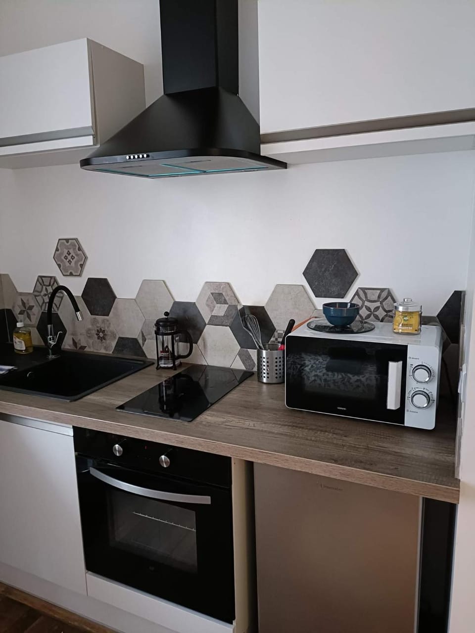Kitchen or kitchenette, stove