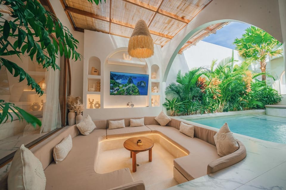 Living room, Pool view