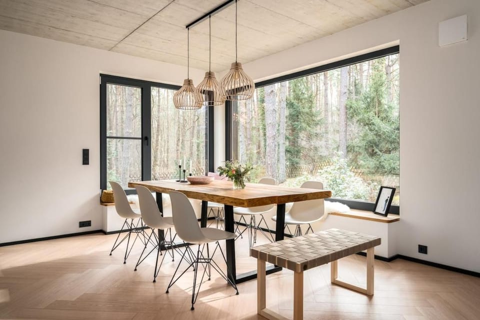 View (from property/room), Living room, Seating area, Dining area, Garden view