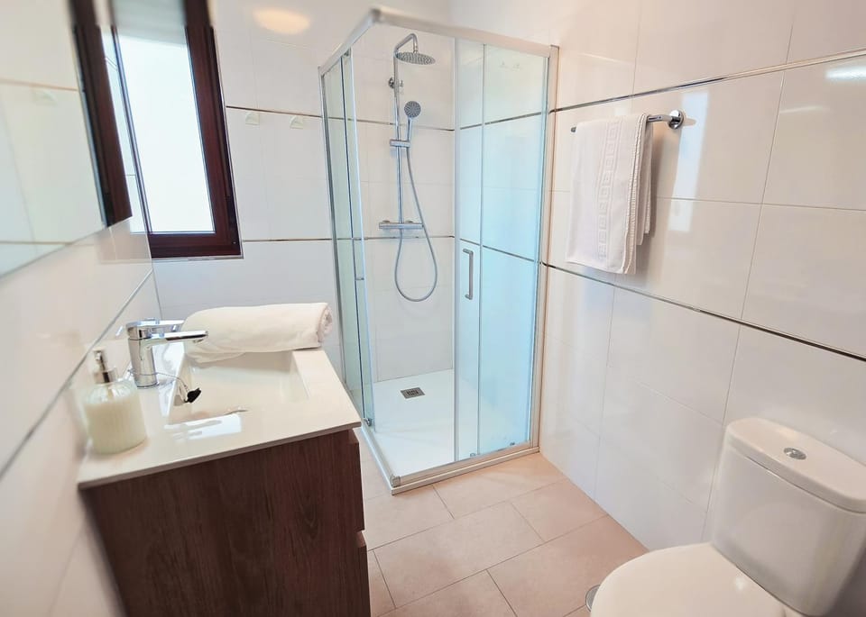 Shower, Bathroom, hair dryier