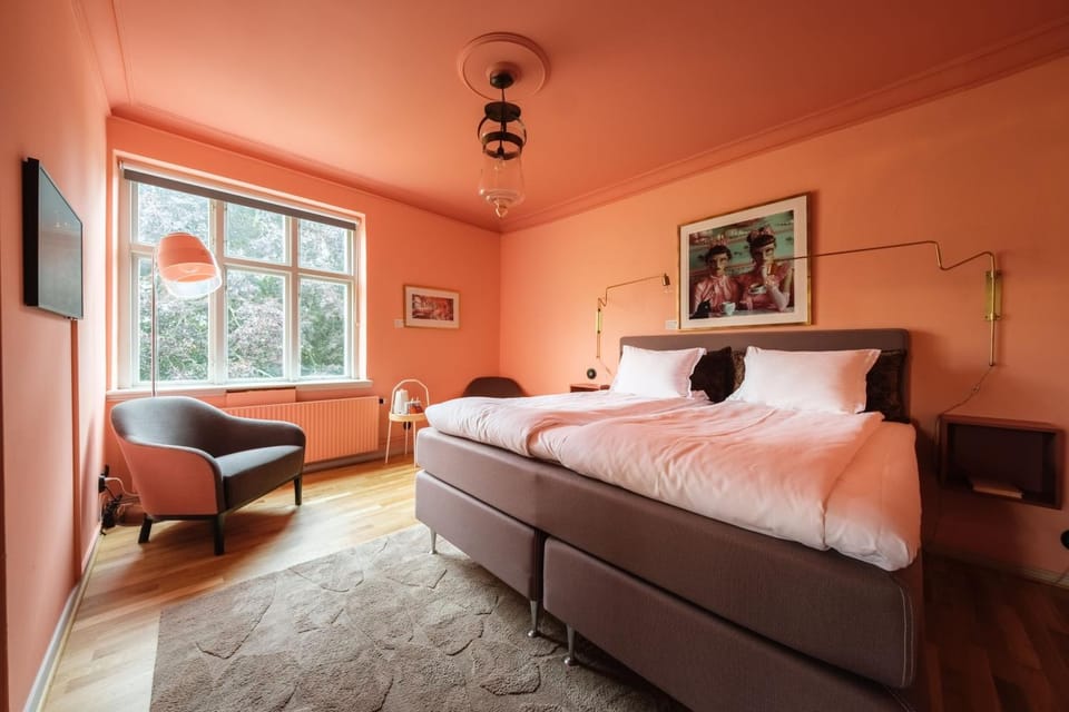 Bed, TV and multimedia, Living room, Bedroom