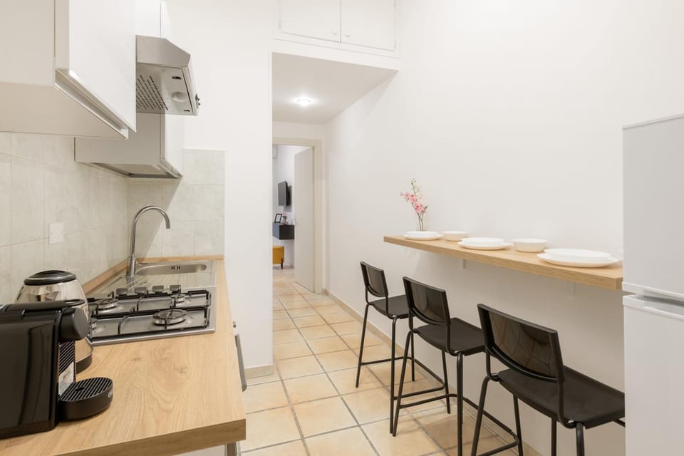 Kitchen or kitchenette, Dining area, stove