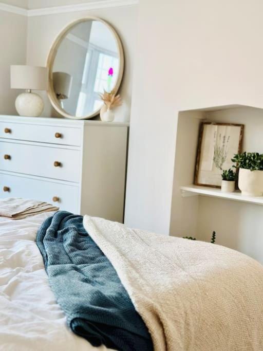 Windsor Coastal Retreat Whitley Bay Sleeps 9 House in Whitley Bay
