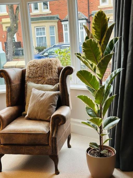 Windsor Coastal Retreat Whitley Bay Sleeps 9 House in Whitley Bay