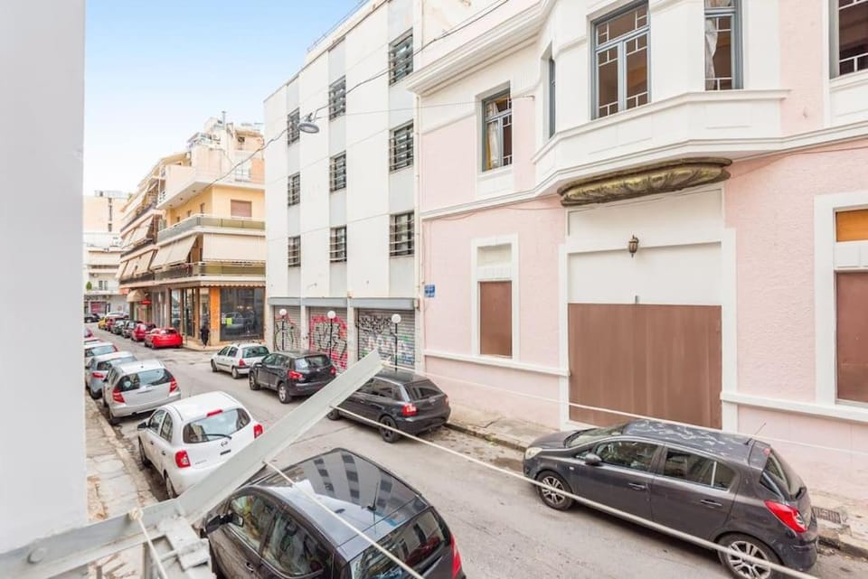 Beautiful central apartment next to the Metro Apartment in Athens
