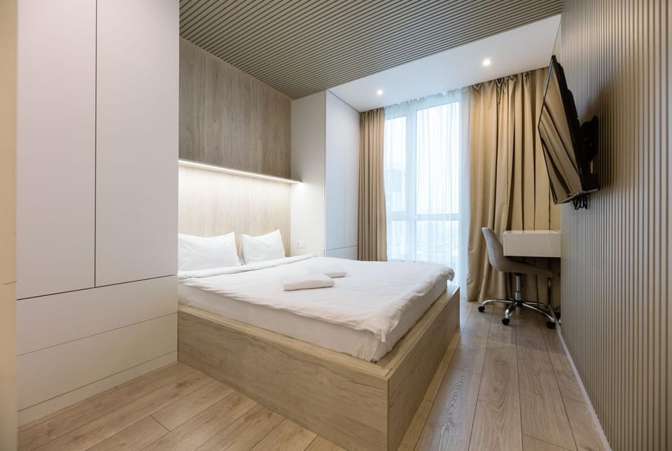 Bed, TV and multimedia, Photo of the whole room, Bedroom