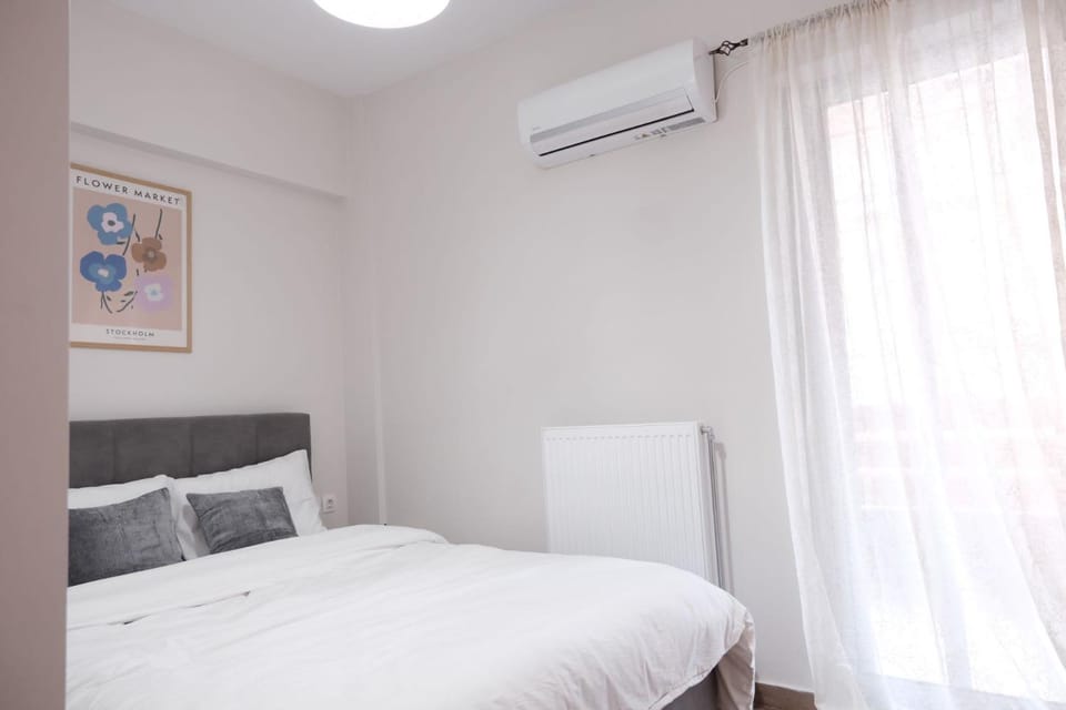 Bed, Photo of the whole room, Bedroom, air conditioner
