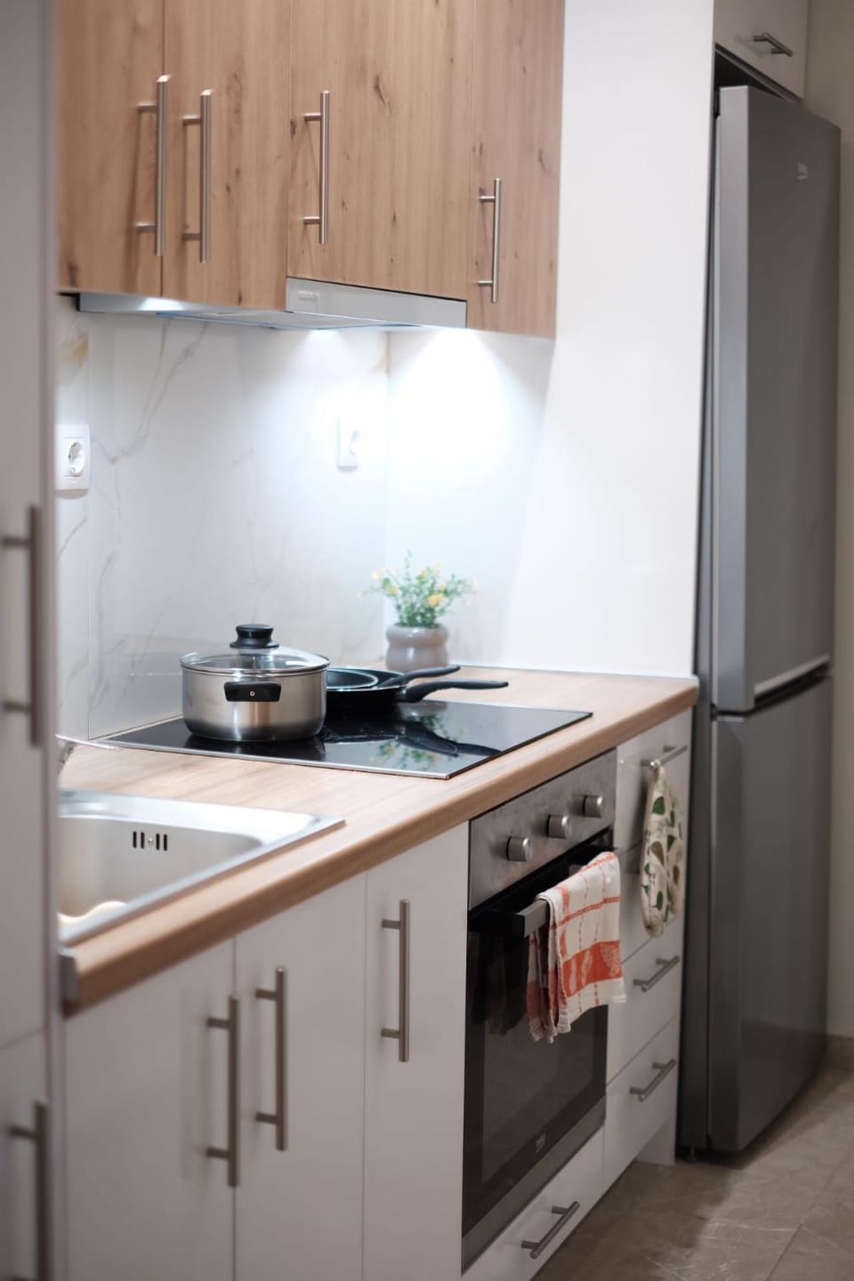 Kitchen or kitchenette, dishwasher, minibar, oven, stove