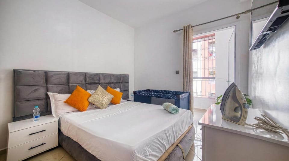 Photo of the whole room, Bedroom