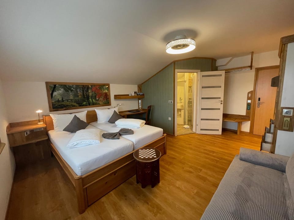 Bed, Photo of the whole room, Bedroom