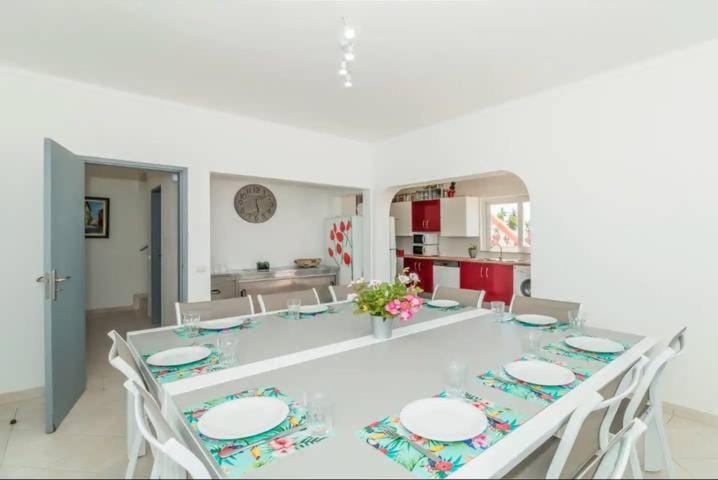 Villa Palm Grande - Huge house 7 bedroom sleeps 31 Heat pool Jacuzzi Sauna Pool table T Tennis Villa in Faro District