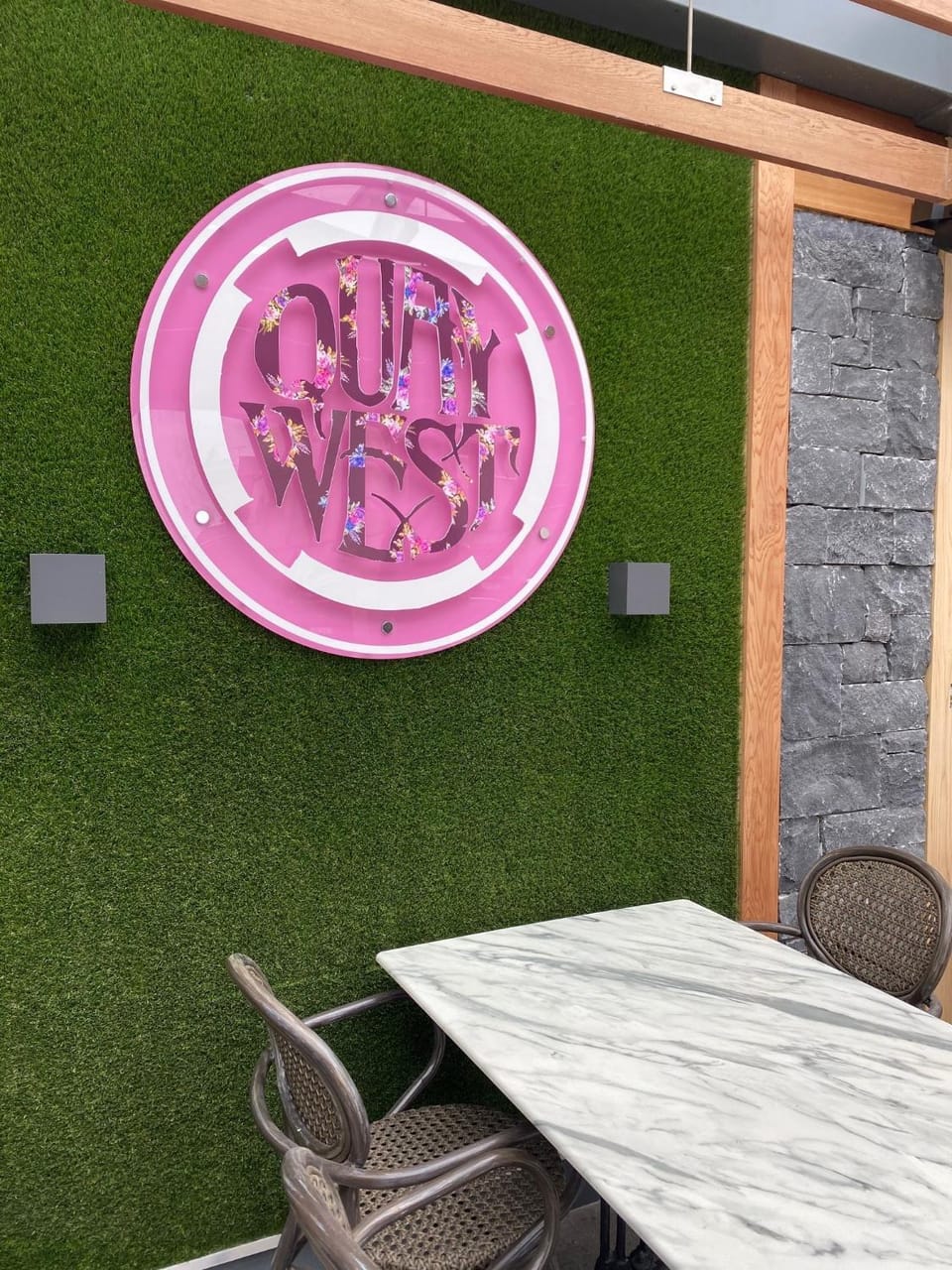 Food and drinks, Seating area, Food