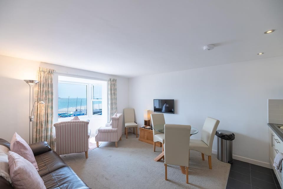 Seating area, Dining area, Sea view, Sea view