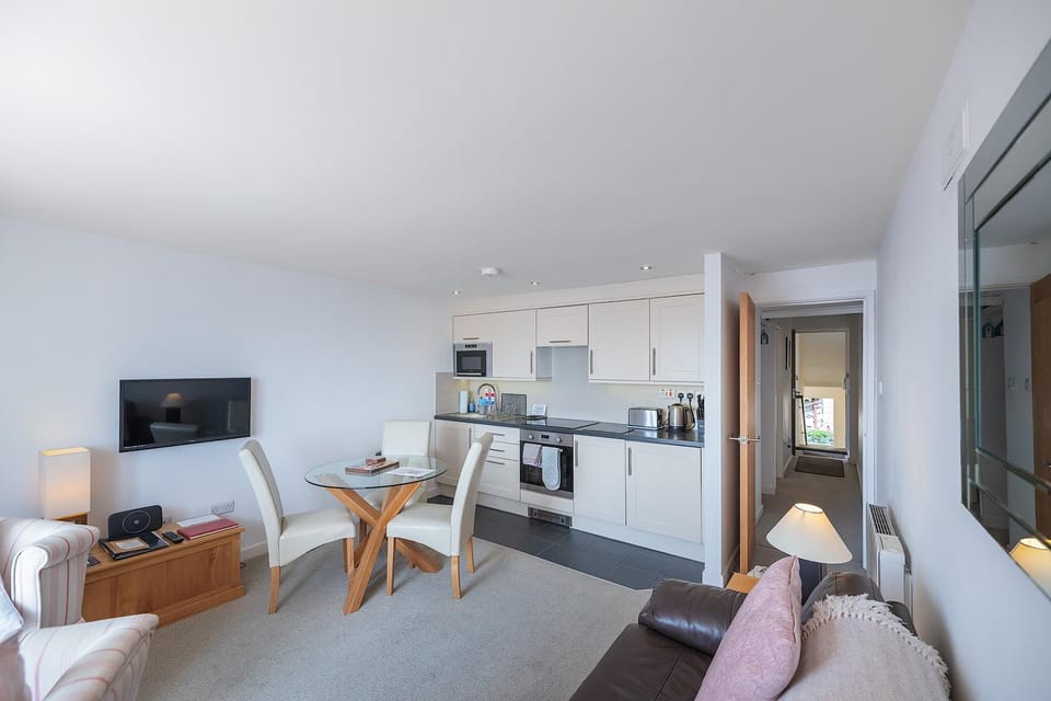 Seating area, Dining area, kitchen