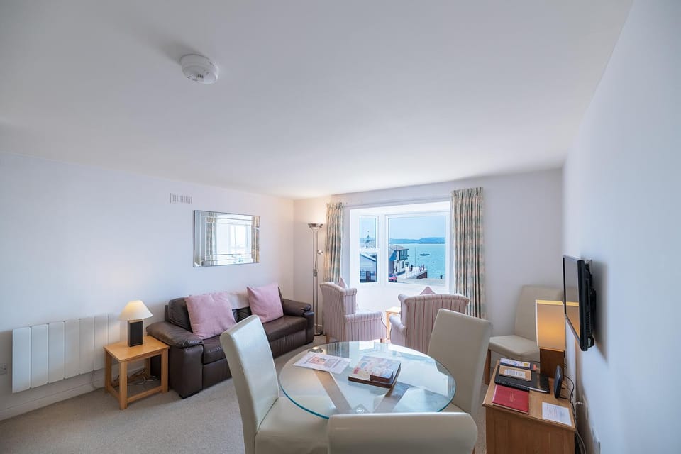 Seating area, Dining area, Sea view