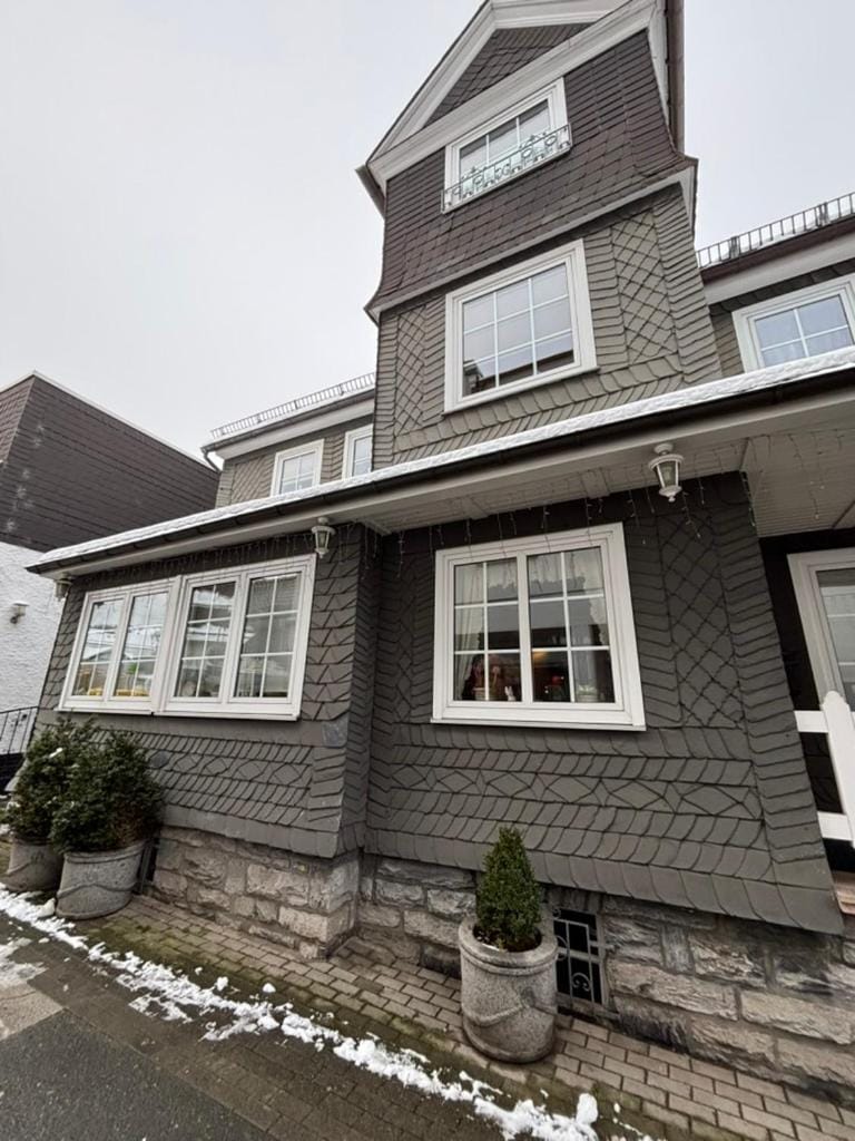 Property building, Day