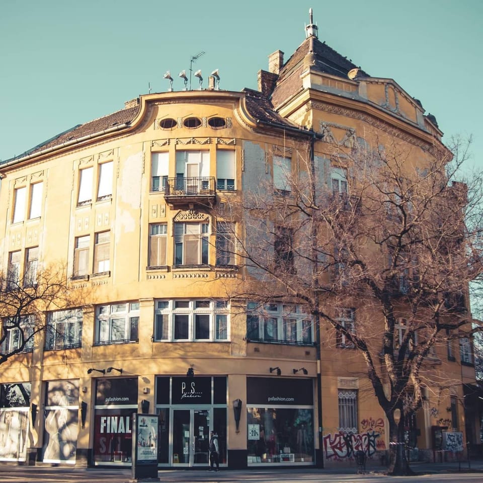 Property building, Location