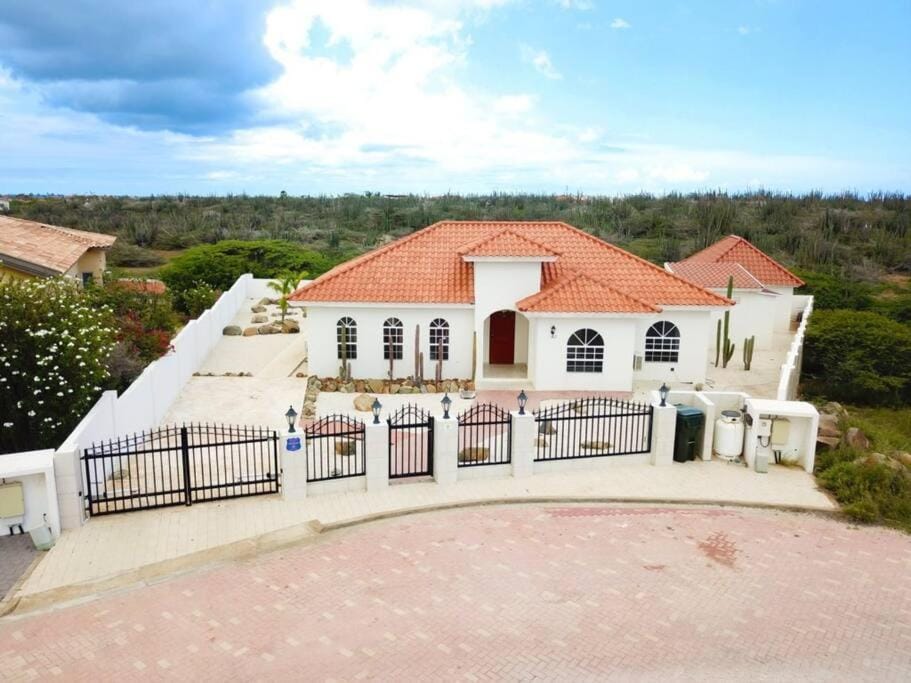 Jolie Villa Entire villa in Noord, Aruba Villa in Noord