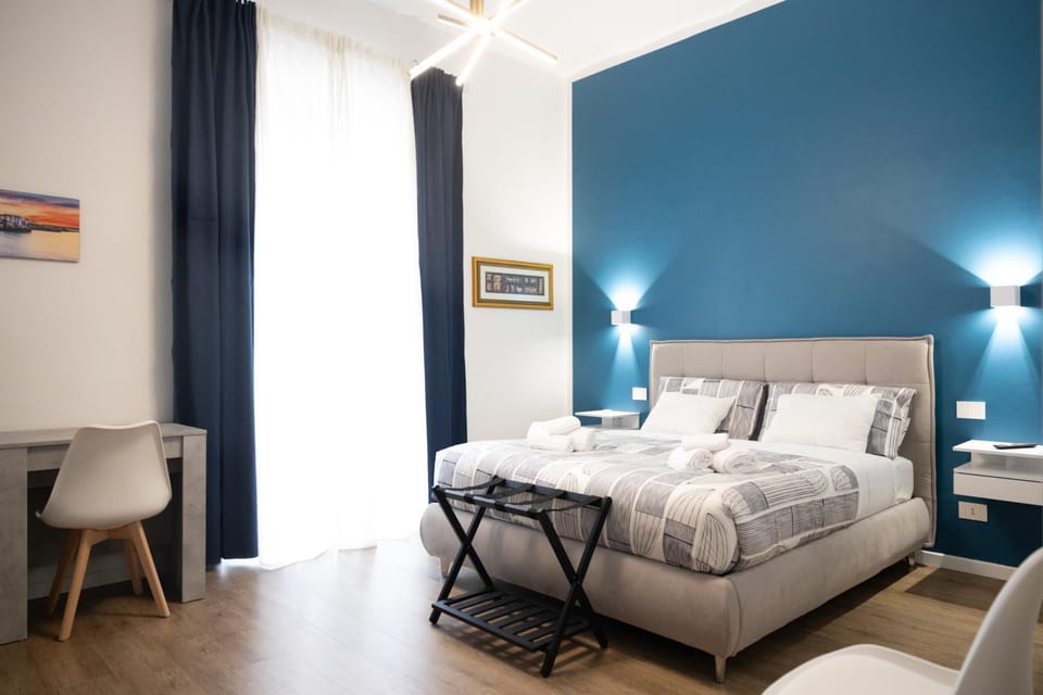 Bed, TV and multimedia, Photo of the whole room, Bedroom, minibar, towels, air conditioner