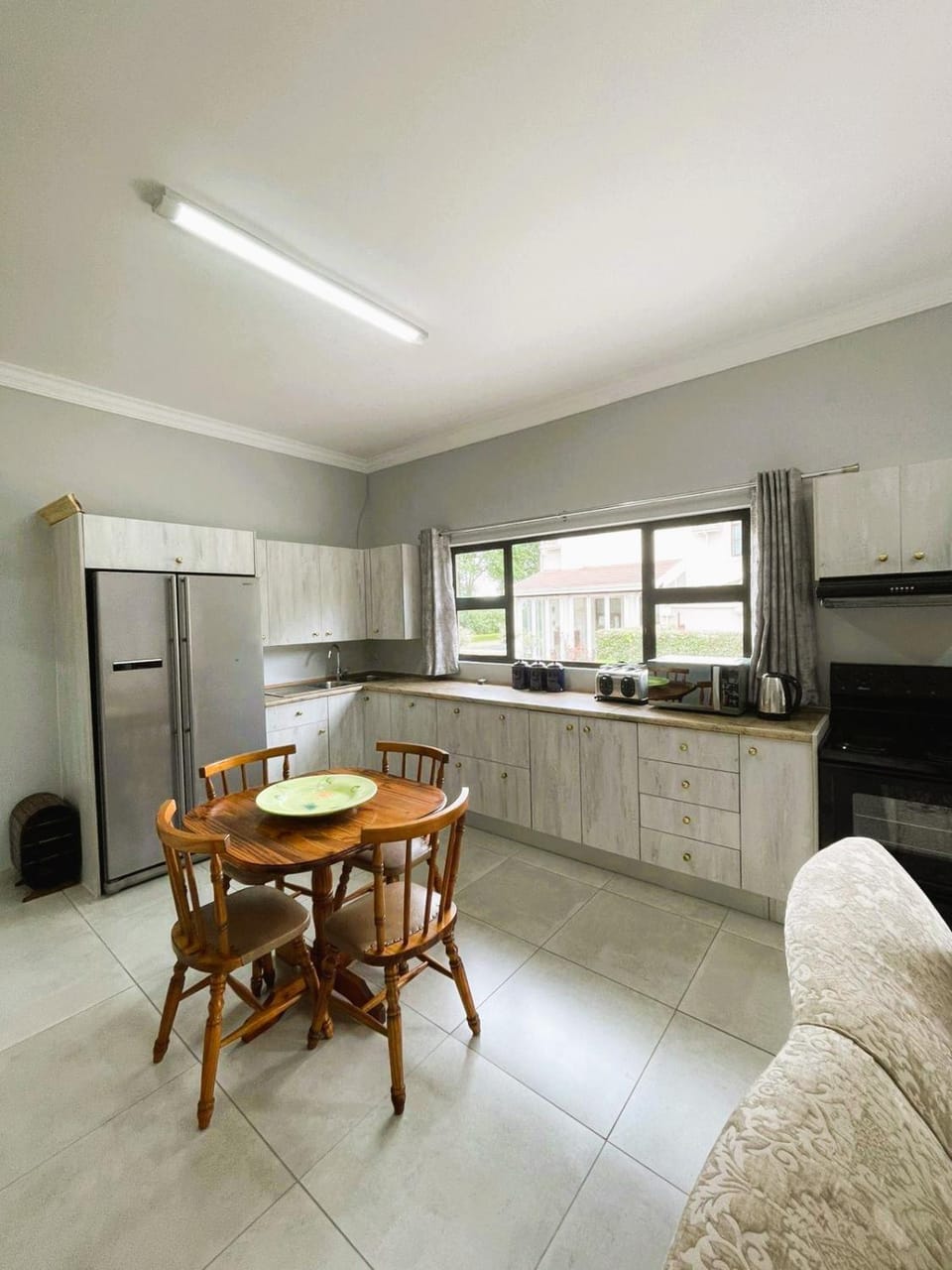 Kitchen or kitchenette, Seating area, Dining area, oven, stove