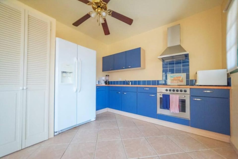Palma Real 28 - 2-Bedroom Vacation Condo in Palm Beach, Aruba Apartment in Noord