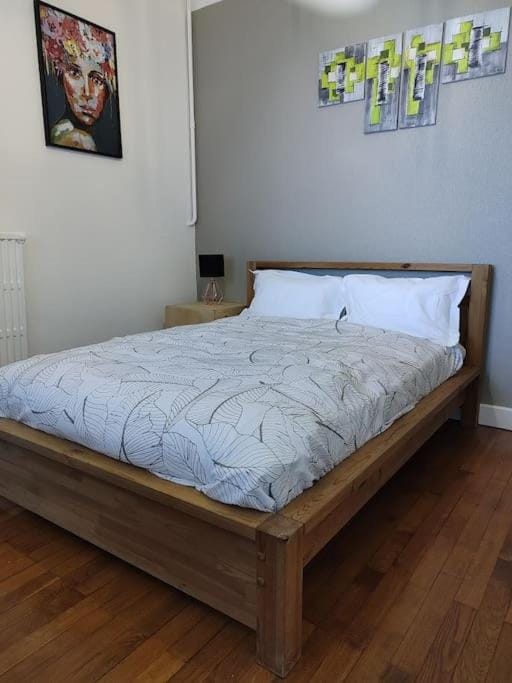 Bed, Photo of the whole room, Bedroom