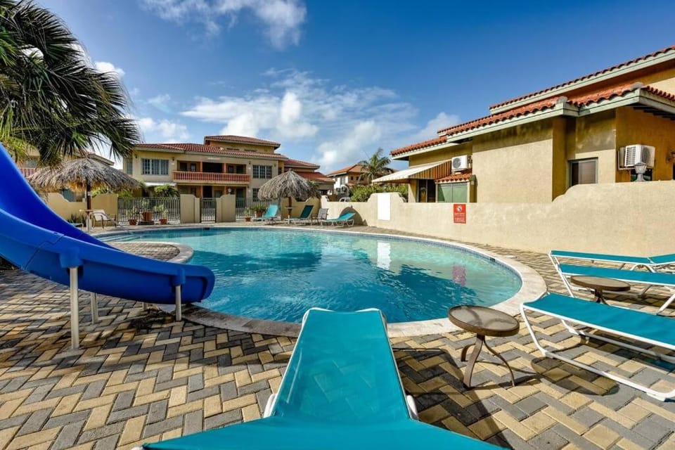 Palma Real 69 - Palm Beach 2 bedrooms Condo Apartment in Noord