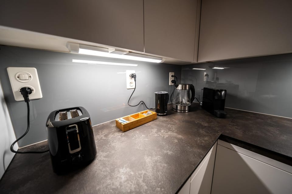 Coffee/tea facilities, toaster