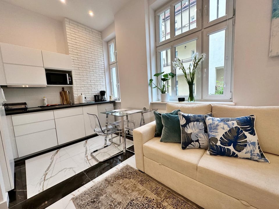 Bed, Kitchen or kitchenette, Living room