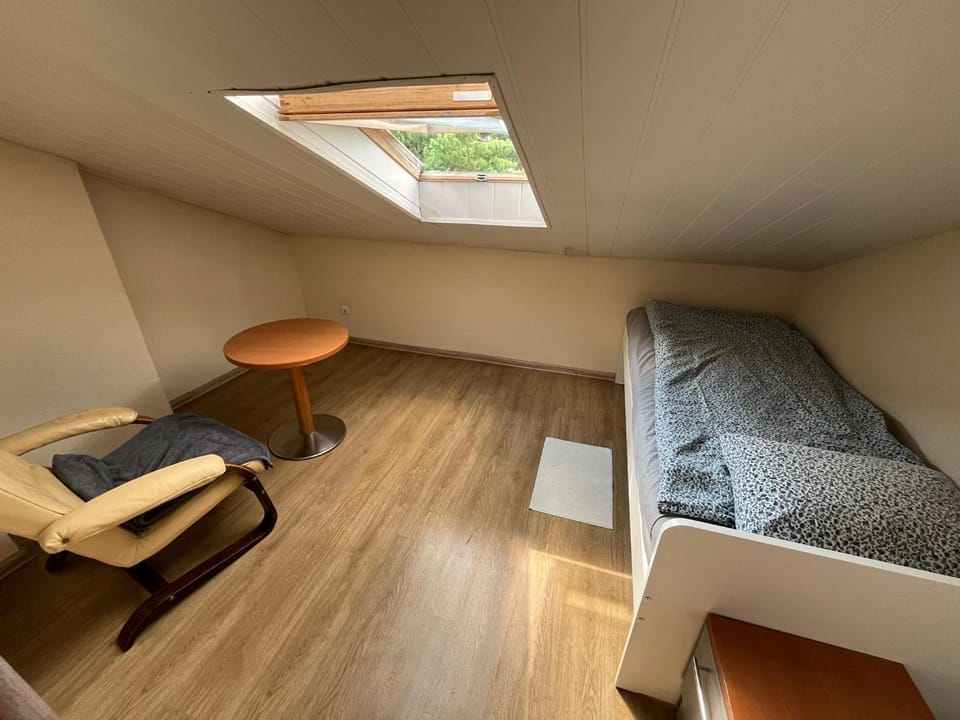 Photo of the whole room, Bedroom
