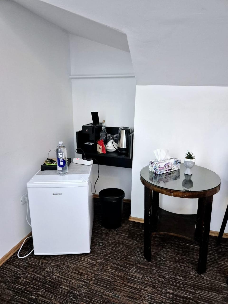 Coffee/tea facilities, Dining area, minibar