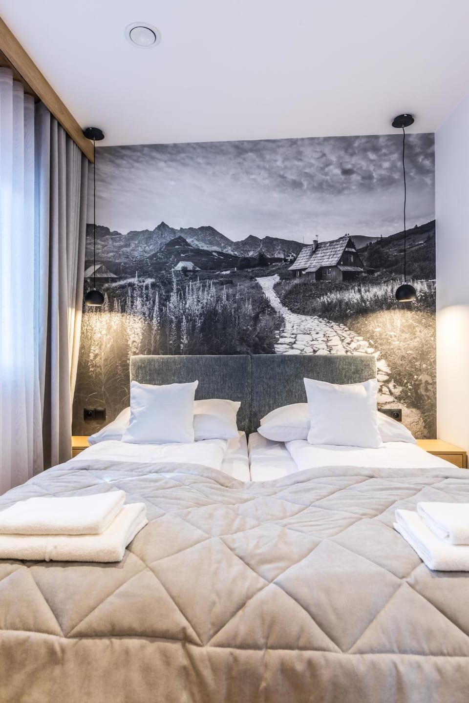 Bed, Photo of the whole room, Bedroom