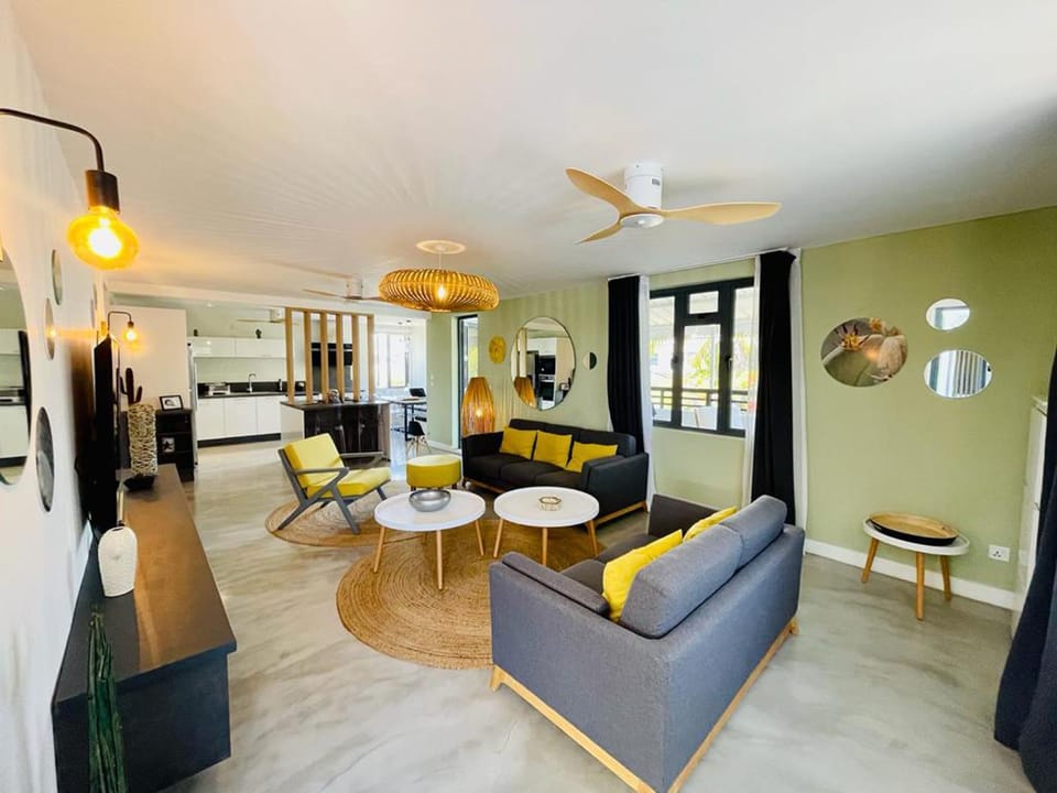 Living room, Seating area