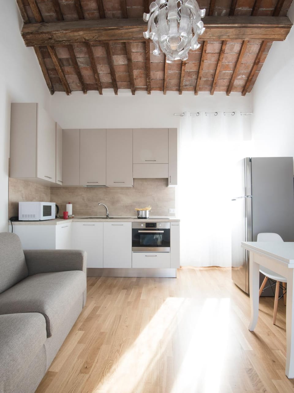Kitchen or kitchenette, Living room, Seating area, stove