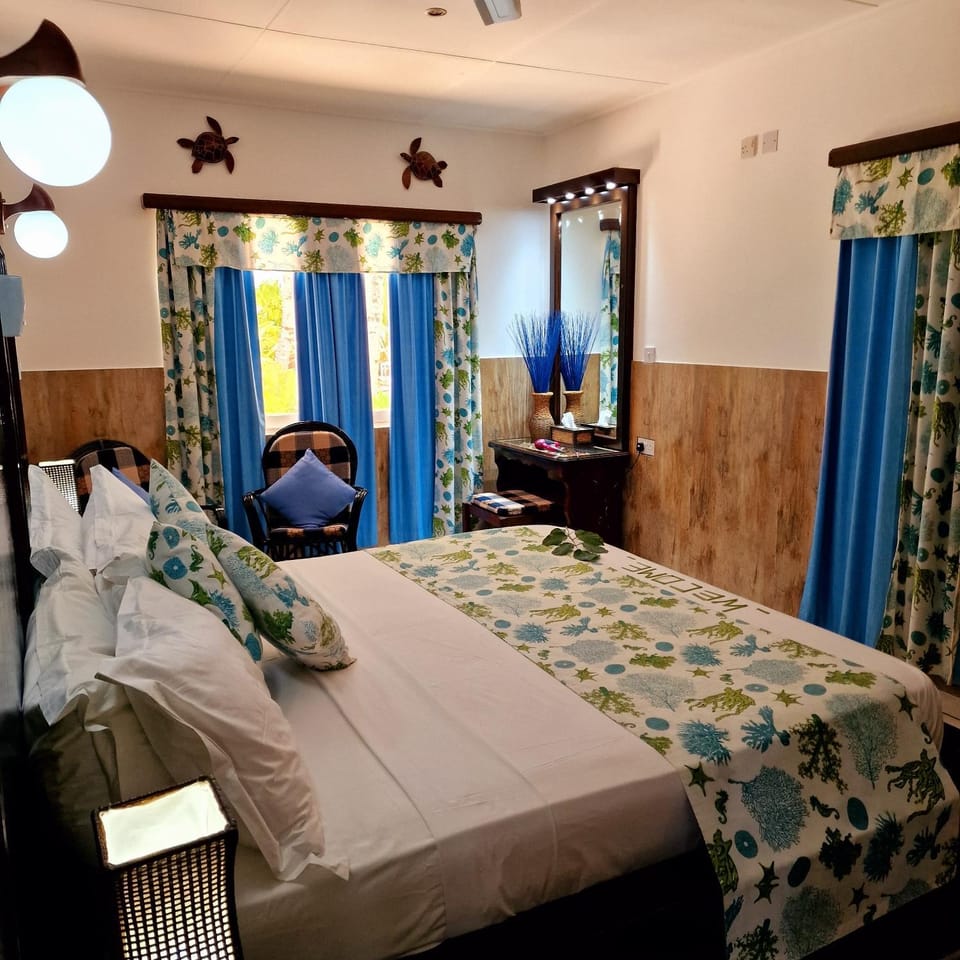 Photo of the whole room, Bedroom