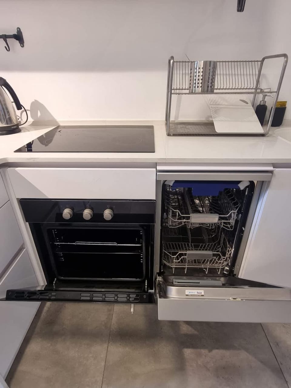 Prime location 3 Master Bedrooms at Dizingoff Apartment in Tel Aviv-Yafo