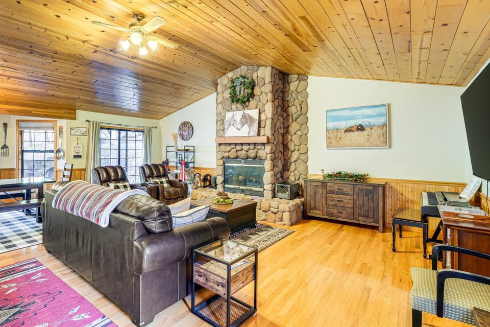 Fire Pit, Gazebo and Grill Family Cabin in Arnold! Cabin in Arnold