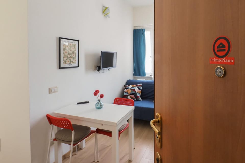 TV and multimedia, Living room, Dining area