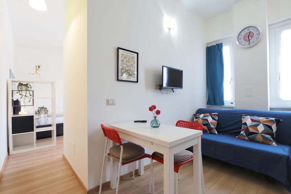 TV and multimedia, Seating area, Dining area, Bedroom